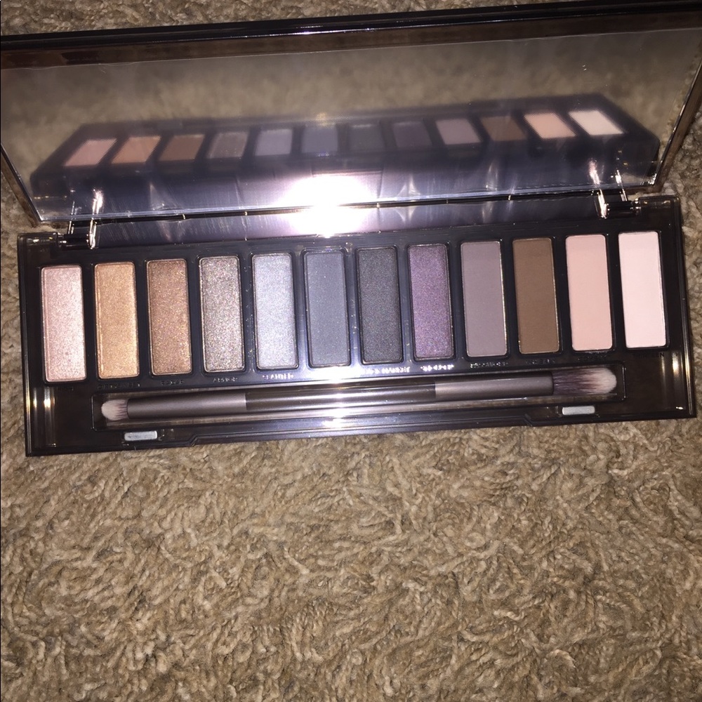 Urban Decay Naked Smokey Palette
